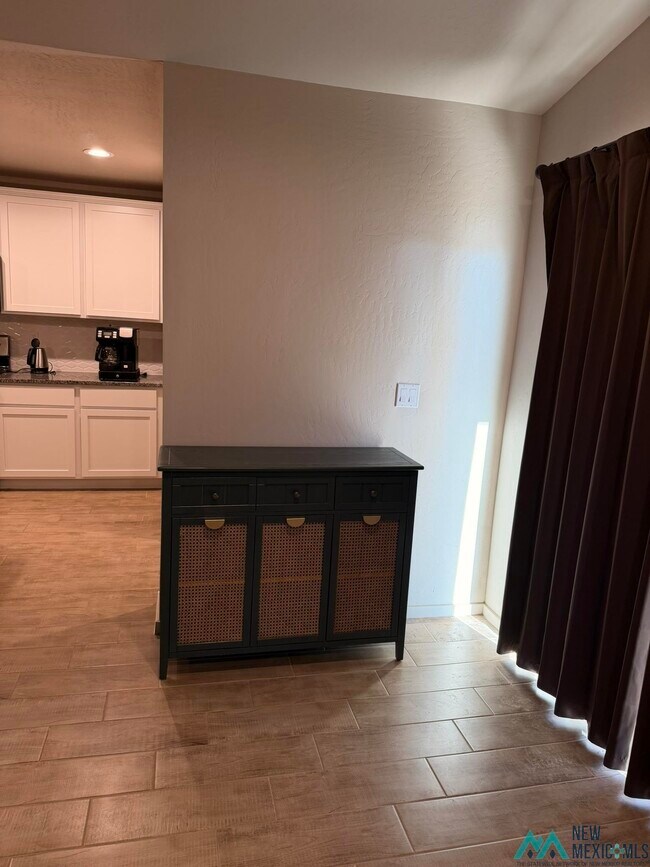 Building Photo - 2419 W Ray Ave