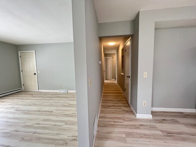 Building Photo - 315 Palomino Ln