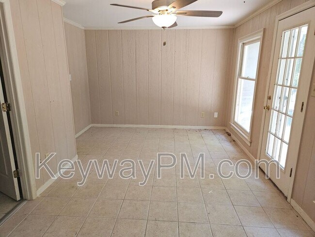 Building Photo - 185 Ballard Dr