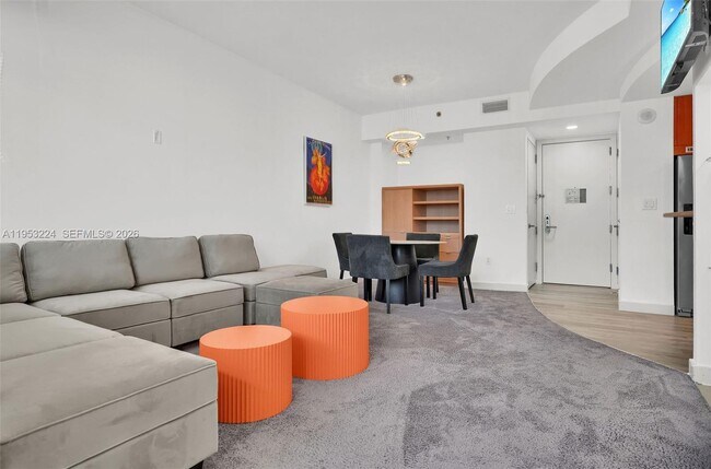 Building Photo - 1395 Brickell Ave