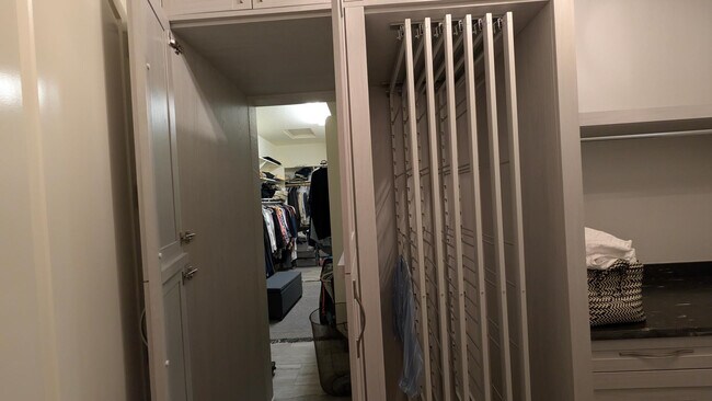 Building Photo - 11004 E Ajave Dr