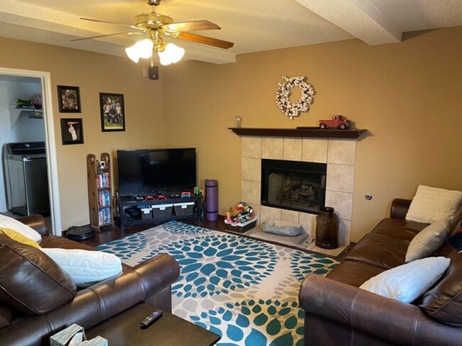 Building Photo - West El Paso 4 Bed 2.5 Bath Refrig A/C