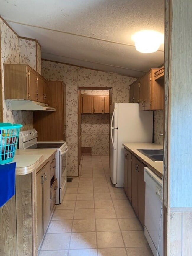 Building Photo - Double-Wide Mobile Home. Housing Accepted!