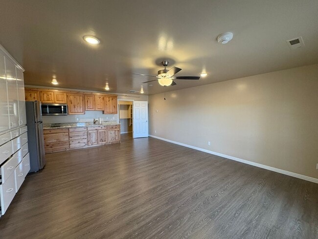 Building Photo - S202 Gemstone Properties - studio apartment *utilities included*