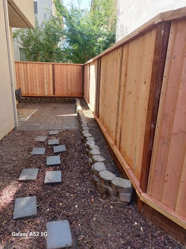 Building Photo - NICE TWO STORY TOWNHOME IN NATOMAS!