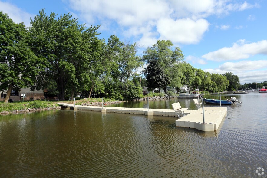 Private Docks - North Shore Apartments