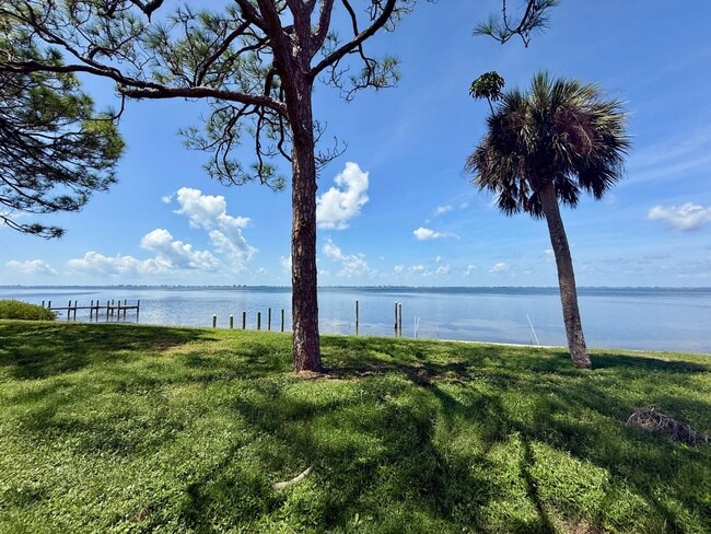 Building Photo - Unique & Renovated 3 Bedroom, 2 and 2 Half...