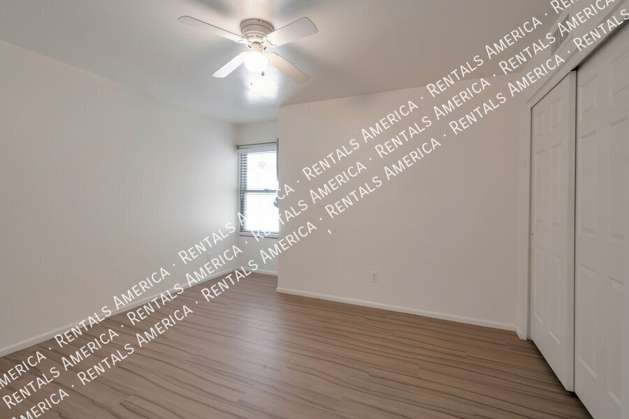 Building Photo - 3407 N Hartford St
