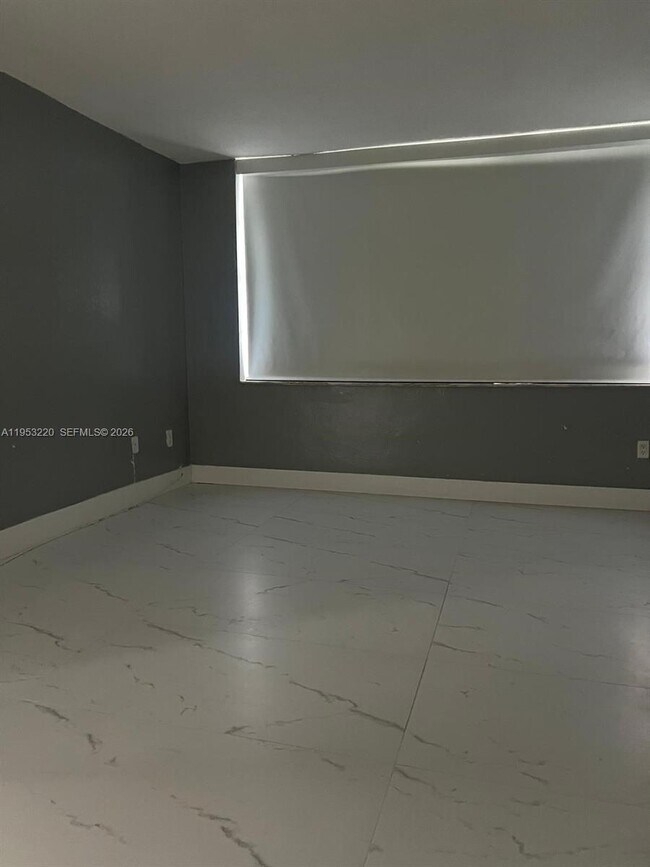 Building Photo - 2175 NE 170th St