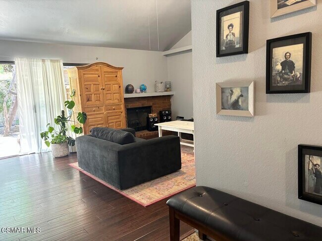 Building Photo - 609 Via Novella