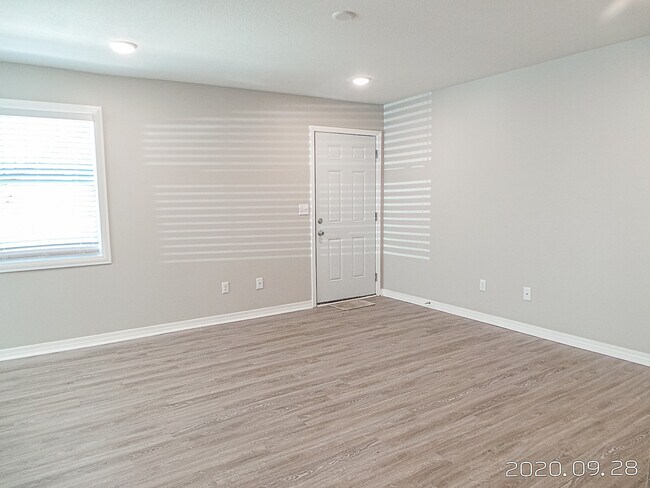 Building Photo - 723 S Berthe Ave