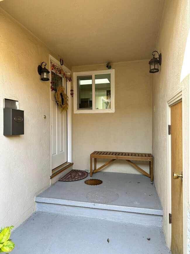 Building Photo - 38245 Parkmont Dr