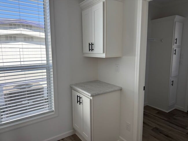 Building Photo - 486 Driftwood Dr