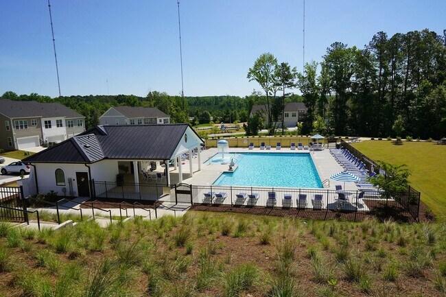 Building Photo - BRAND NEW TOWNHOME-9 FOOT CEILINGS-TWO CAR GARAGE-POOL COMMUNITY