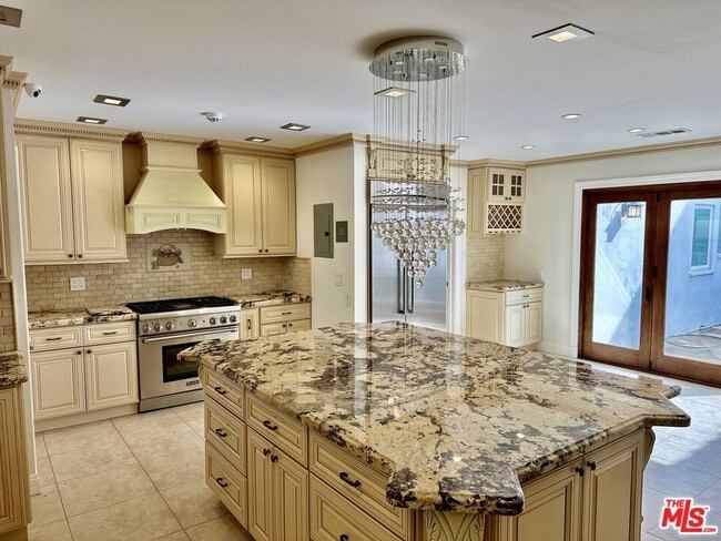 Building Photo - 128 S Swall Dr