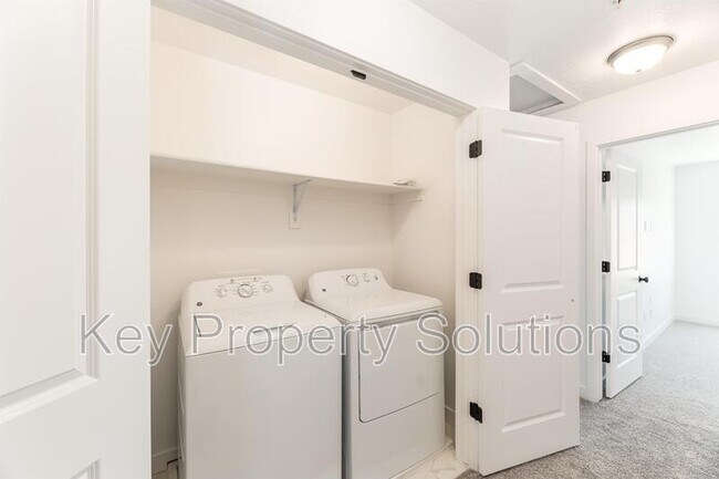 Building Photo - 4204 W Gooseneck Ct