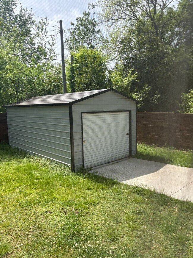 Building Photo - Ranch home in Charlotte , NO HOA