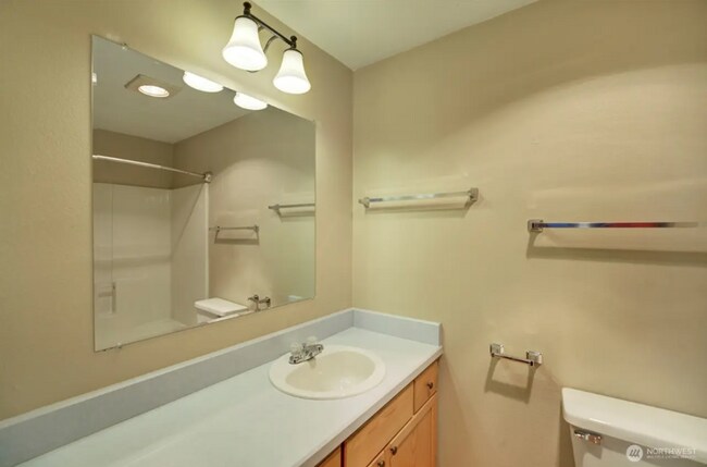 Building Photo - 2 Week Move In Special - Beautiful Edmonds...