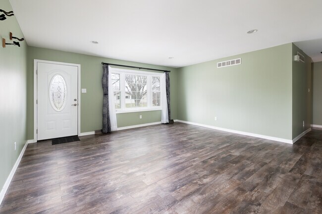 Building Photo - 207 Ridge Springs Ln