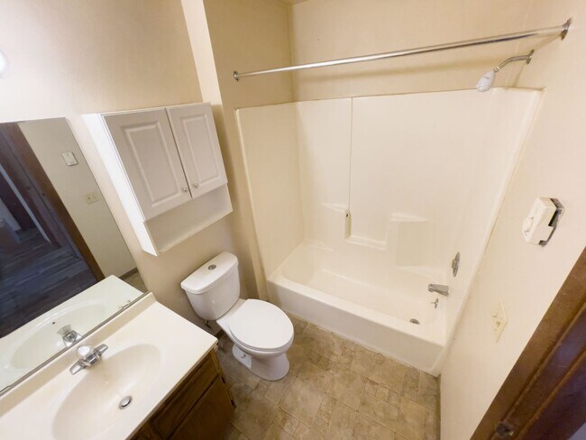 Building Photo - 9 N Wickham Ct