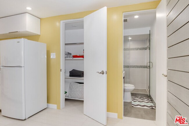 Building Photo - 508 Kings Rd