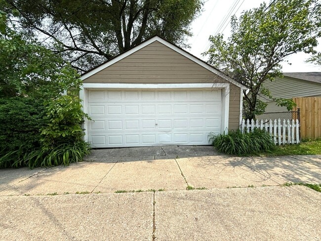 Building Photo - 2239 Ridgemont Rd