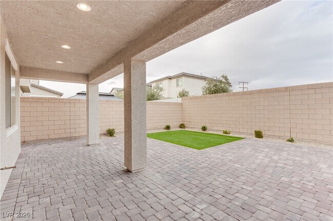 Building Photo - 10106 W Meranto Ave