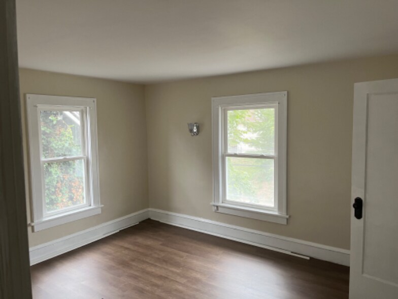 Building Photo - 1010 15th St NW