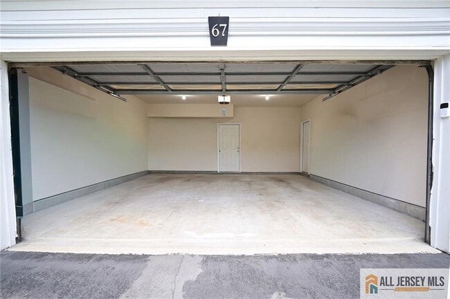Building Photo - 67 Glen Oaks Ct