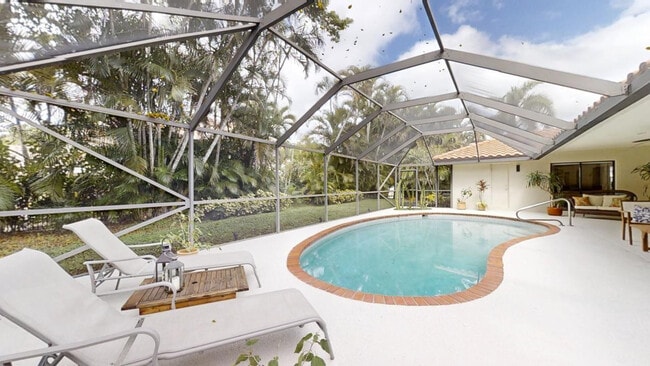 Building Photo - 2899 NW 26th Ave