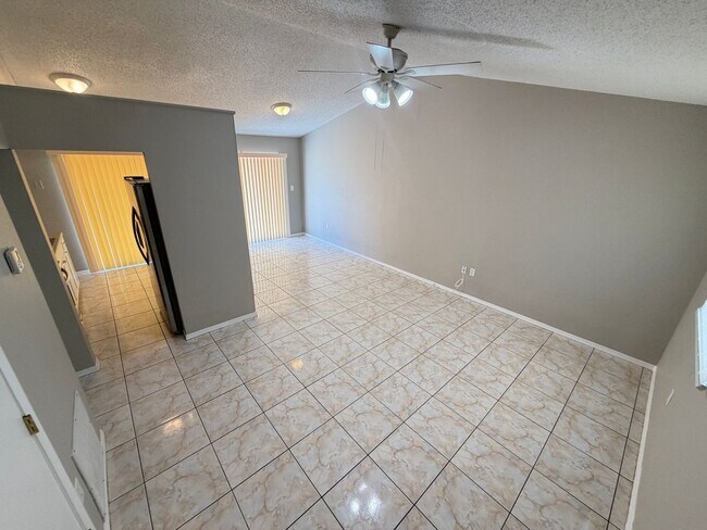 Building Photo - Charming 3 Bd/1 Ba Home with Spacious Backyard & Prime Location!