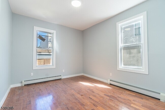 Building Photo - 43 Tillinghast St