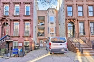 Building Photo - Bright & Airy Brooklyn Home | Comfortable city living