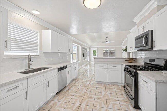 Building Photo - 12522 Magnolia Canyon