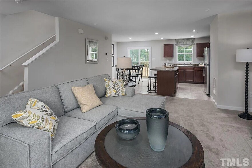 Building Photo - Room in Single Family Home on Bent Willow Dr
