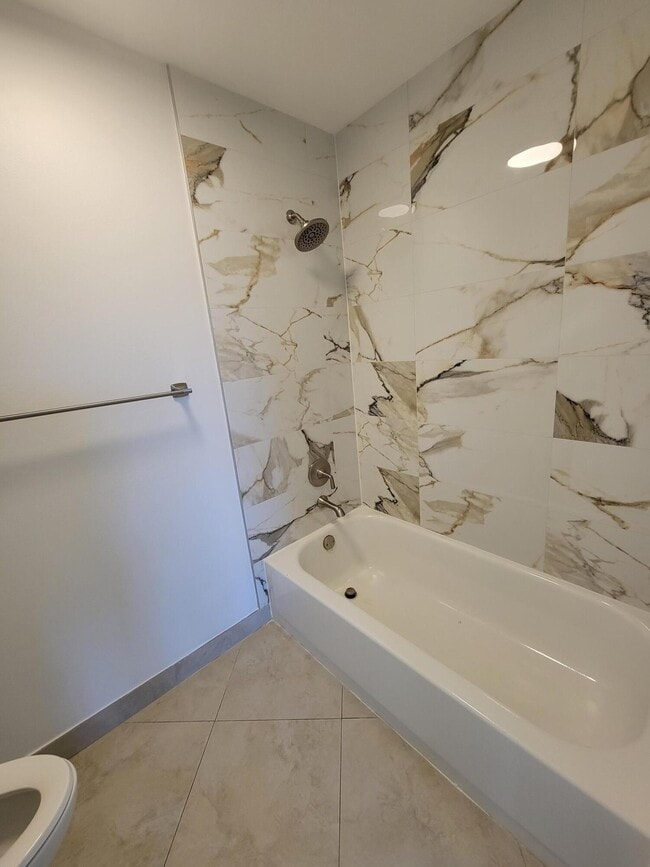 Building Photo - 4208 Glenmoor Dr