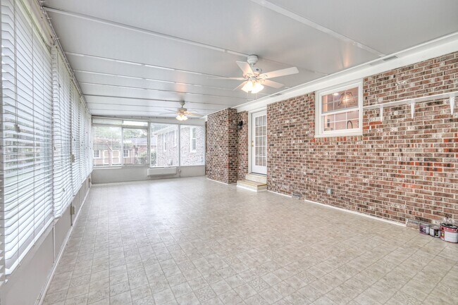 Building Photo - 673 Rampart Ln