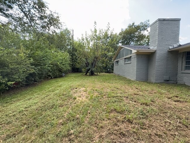 Building Photo - 3316 Shorewood Dr