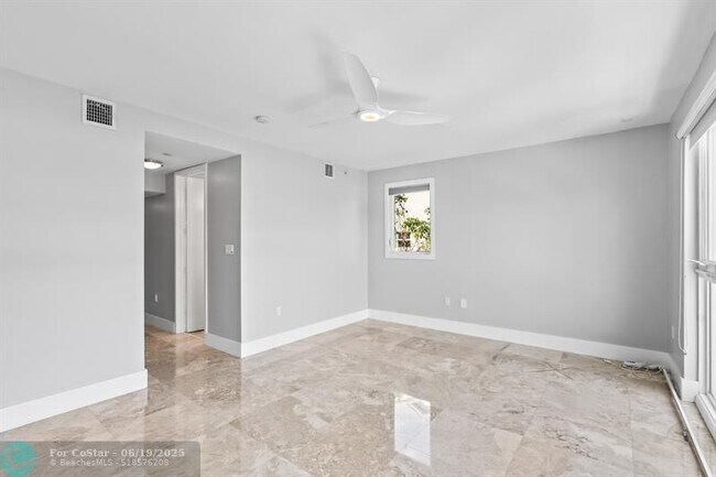 Building Photo - 2808 NE 30th St