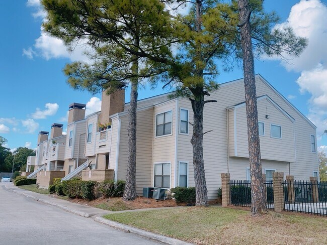 Building Photo - 7900 Bissonnet St