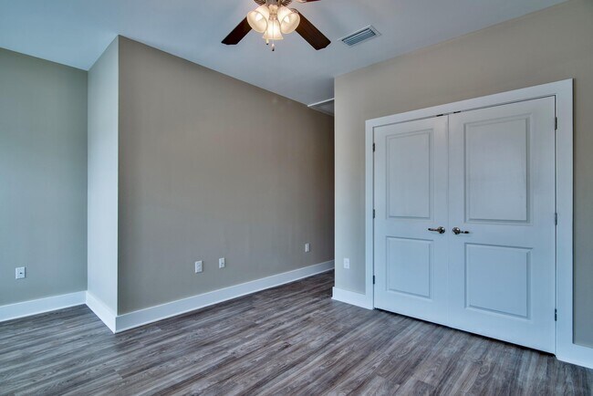 Building Photo - 135 N Sand Palm Rd