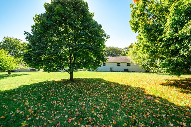 Building Photo - 886 Linworth Road East