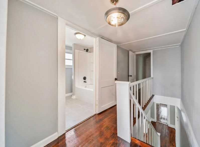 Building Photo - 1957 Broughton St