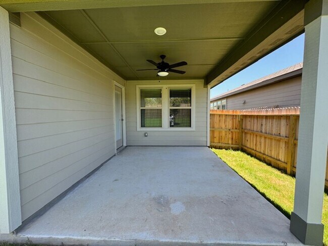 Building Photo - Bedroom Home with Quartz Counters, Appliances & Covered Patio in New Braunfels