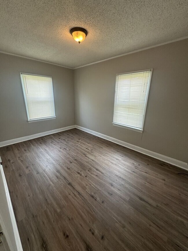 Building Photo - Updated Rossville Home with Yard, Carport, and Easy Chattanooga Access