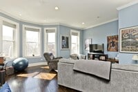 Building Photo - 3 bedroom in Chicago IL 60607