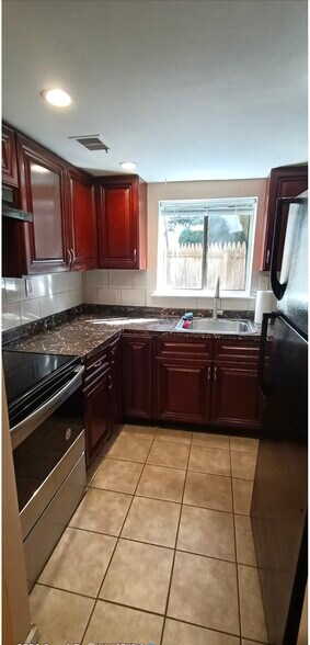 Primary Photo - 8030 Ditman St