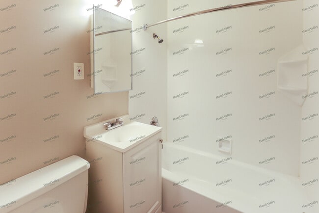 Building Photo - 5617 N Smalley Ave