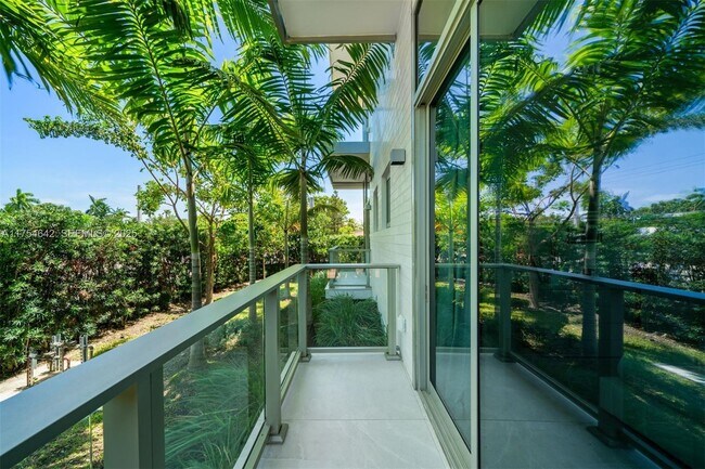 Building Photo - 1201 W 47th St