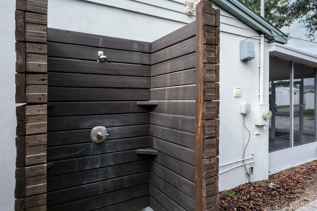 Building Photo - 781 40th Ave NE